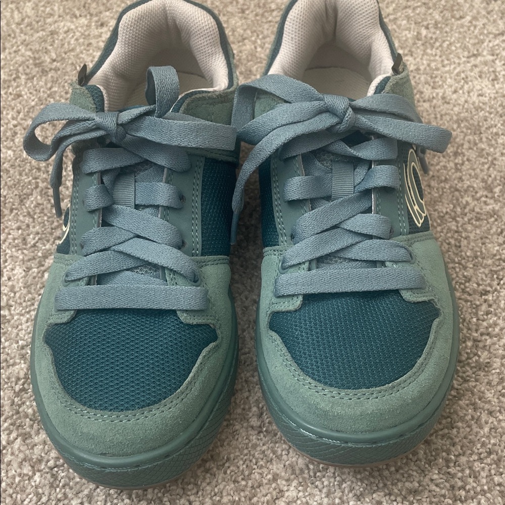 adidas women’s Five Ten Freerider Sneakers Sz 7 suede / fabric upper wild teal - Picture 2 of 9